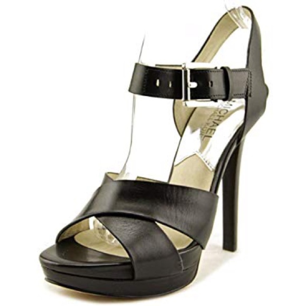 Michael Kors Oxana heel in black size 8.5